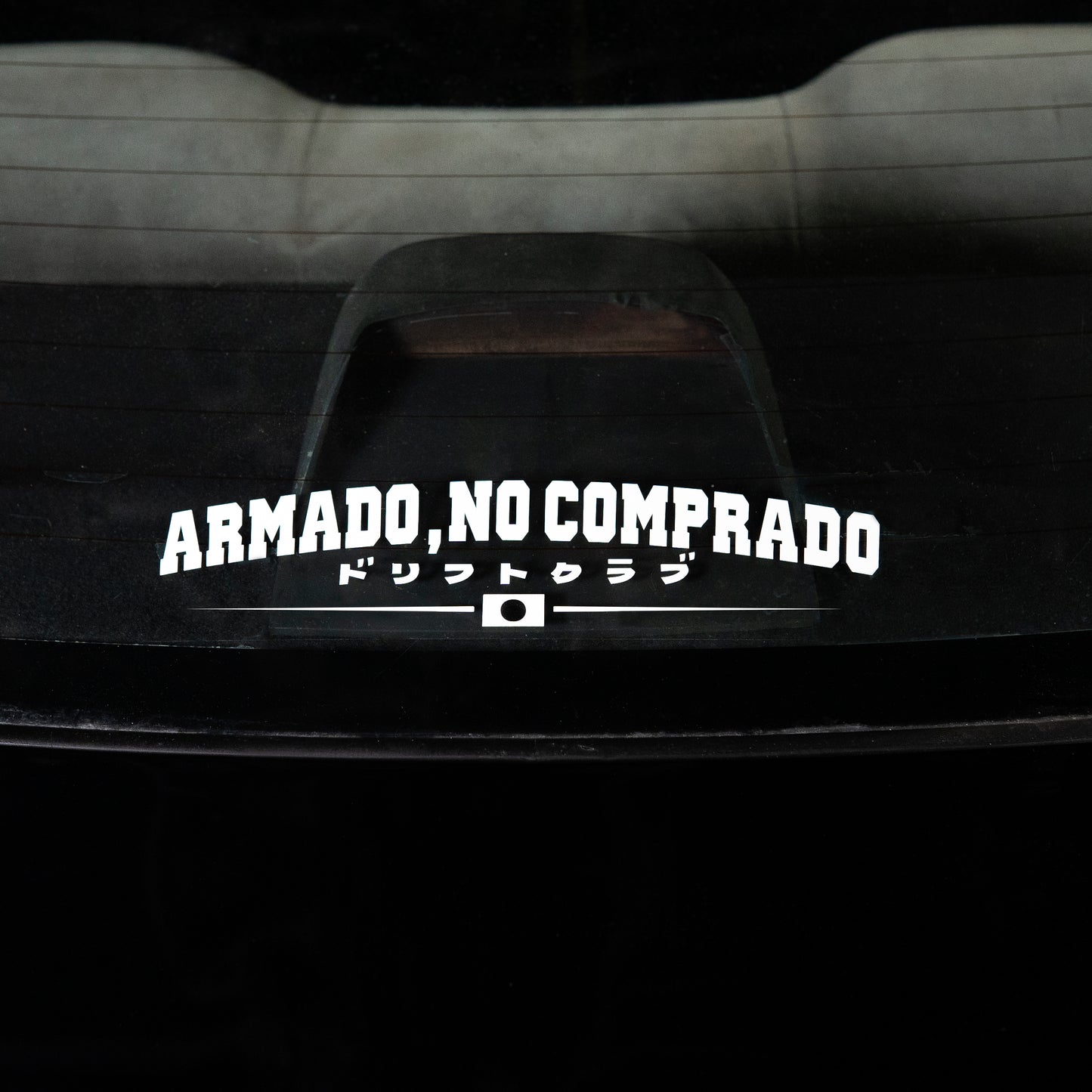 Sticker "Armado, no comprado" para auto